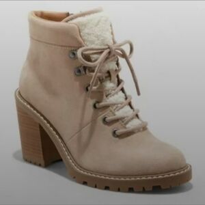 New Tan Heeled Hiking Style Boot with Fur Tongue 9